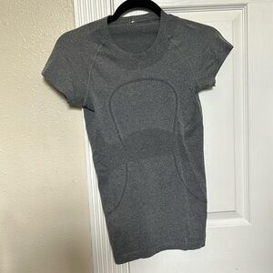 Lululemon Size 4 swiftly